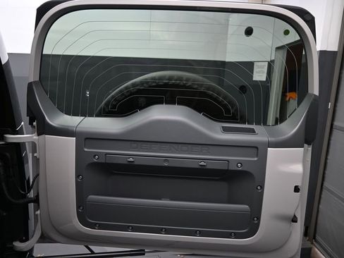 New 2026 Land Rover Defender 110 X-Dynamic SE AWD/4WD image 16