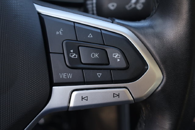 Used 2025 Volkswagen Jetta SE FWD image 22