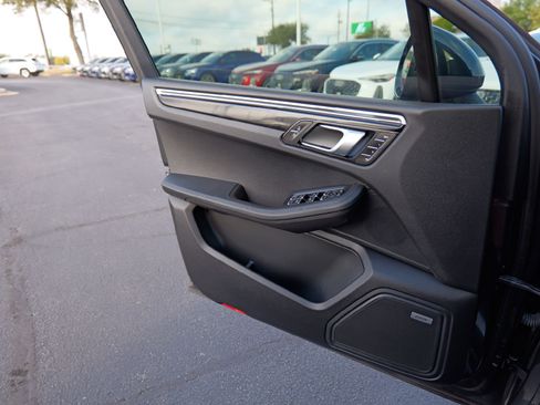 Used 2021 Porsche Macan S image 22