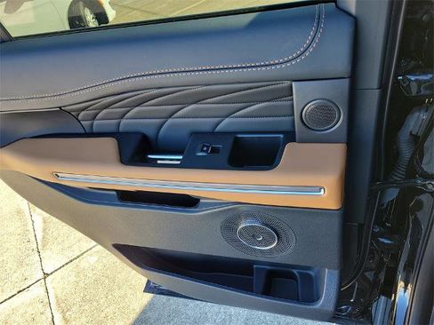 Certified 2024 Ford Expedition Platinum image 14
