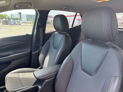 Used 2025 Buick Encore GX Preferred FWD image 32