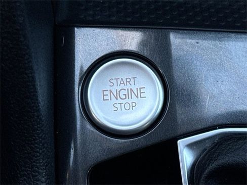 Used 2023 Volkswagen Tiguan SE image 35