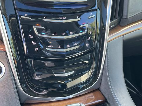 Used 2016 Cadillac Escalade Premium image 37