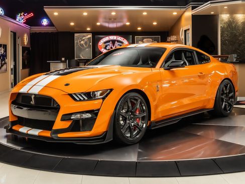 Used 2020 Ford Mustang Shelby GT500 w/ Carbon Fiber Track Pack RWD image 1
