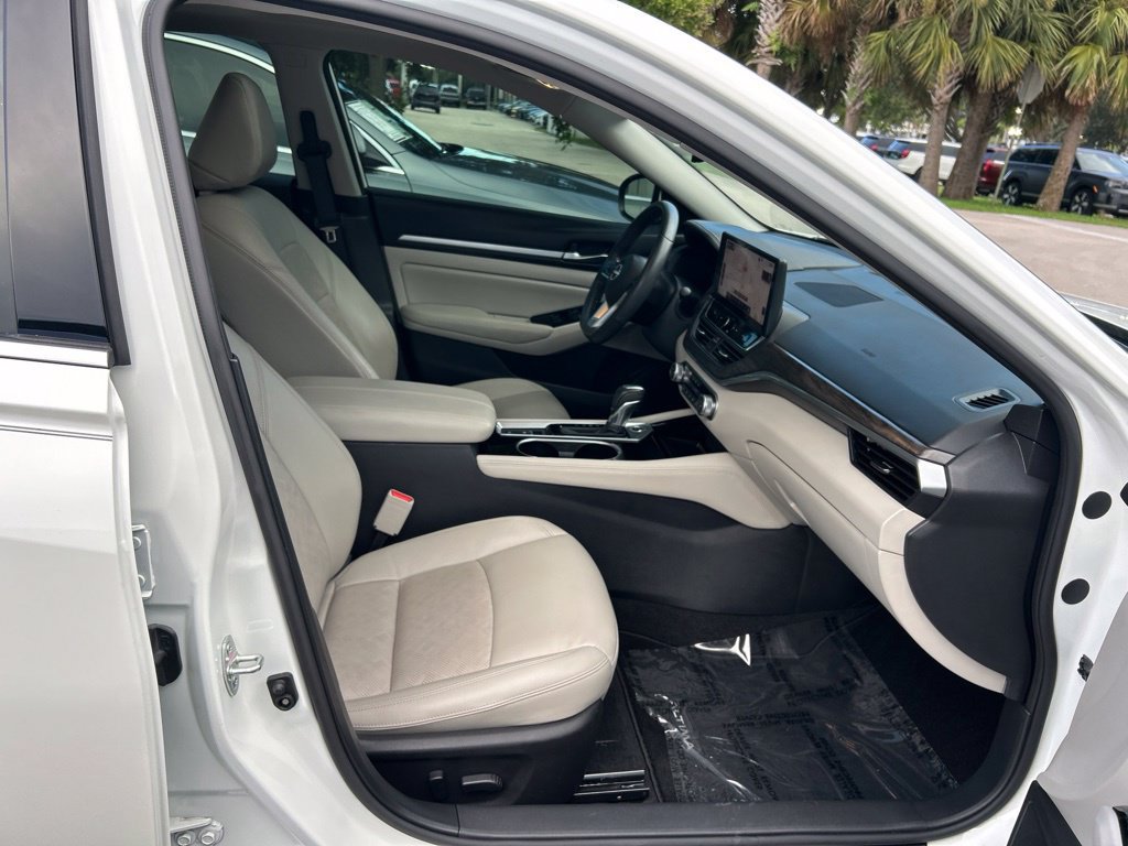 Used 2024 Nissan Altima 2.5 SL FWD image 40