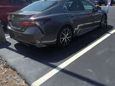 Used 2023 Toyota Camry SE w/ Cold Weather Package FWD image 4