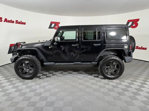 Used 2014 Jeep Wrangler Unlimited Sahara AWD/4WD image 3