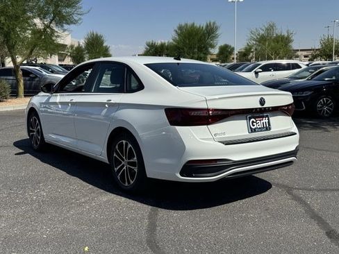 Used 2025 Volkswagen Jetta Sport image 2