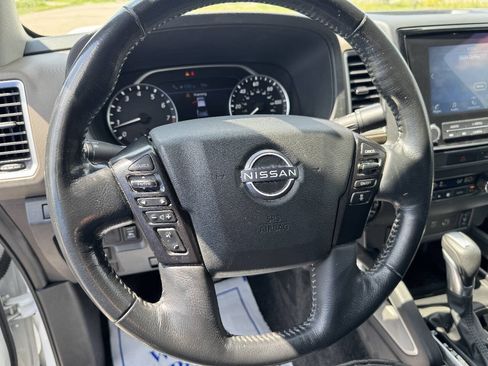 Used 2022 Nissan Frontier SV AWD/4WD image 18