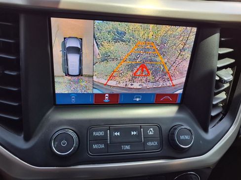 Used 2017 GMC Acadia Denali w/ Technology Package FWD image 8