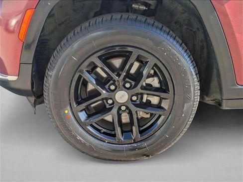 Used 2023 Jeep Grand Cherokee L Laredo image 24