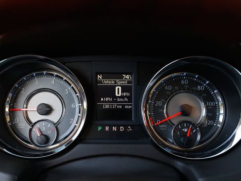 Used 2012 Chrysler Town & Country Limited image 30