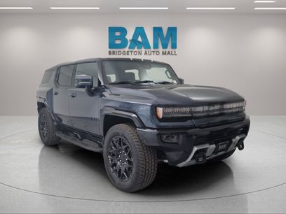 New 2025 GMC Hummer EV 2X w/ LPO, Dark Essentials Package