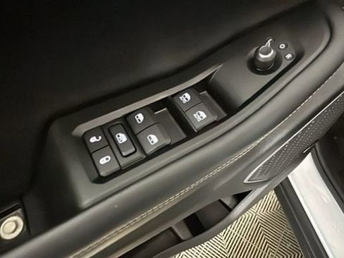 Used 2023 Jeep Grand Cherokee 4WD 4xe w/ Luxury Tech Group II image 11