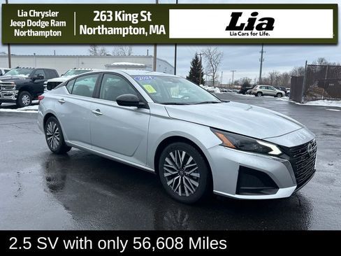 Used 2024 Nissan Altima 2.5 SV image 1