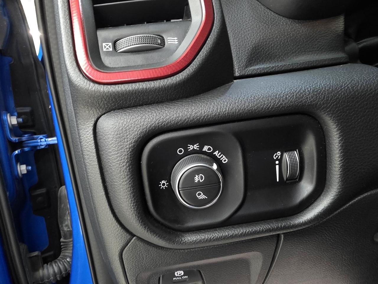 Used 2022 RAM 1500 Rebel AWD/4WD image 33
