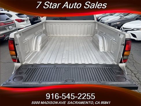 Used 2005 GMC Sierra 2500 SLE w/ Heavy-Duty Power Package image 12