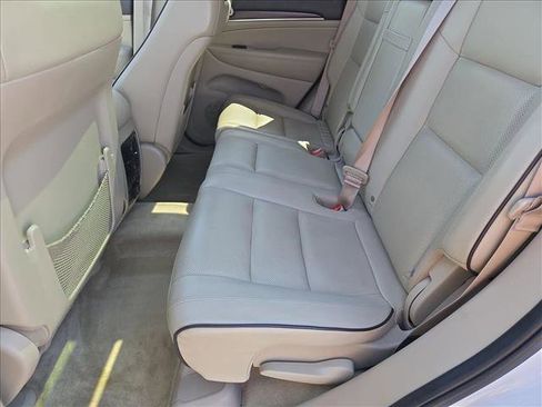 Used 2016 Jeep Grand Cherokee Overland w/ Advanced Technology Group AWD/4WD image 21