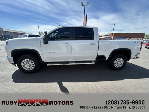 Used 2022 Chevrolet Silverado 2500 LT w/ Fleet Comfort Package AWD/4WD image 18