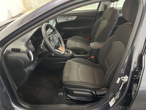 Used 2023 Kia Forte LXS FWD image 4