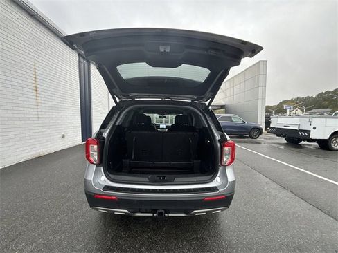 Used 2022 Ford Explorer XLT w/ Equipment Group 202A image 20