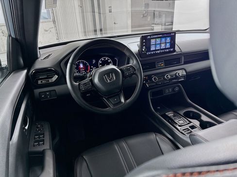 Used 2023 Honda Pilot TrailSport image 13