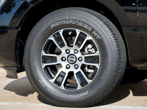 Used 2021 Nissan Titan SV w/ SV Convenience Package RWD image 25