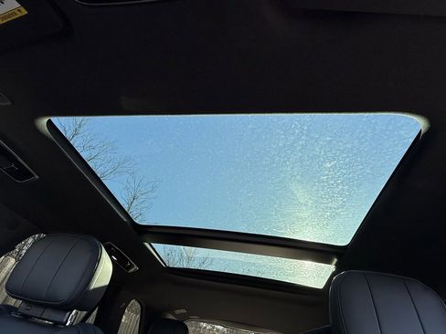 New 2025 Land Rover Range Rover Sport SE image 28