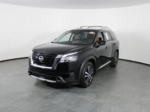 Certified 2023 Nissan Pathfinder Platinum image 2