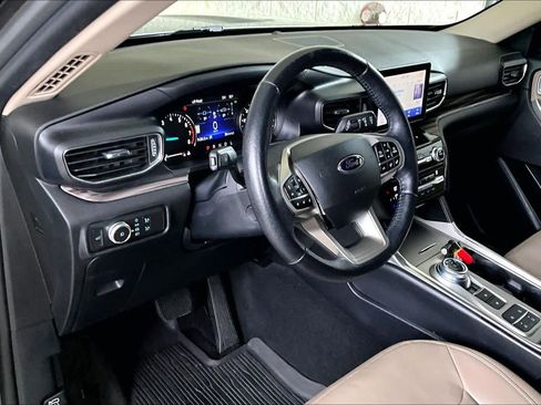 Certified 2021 Ford Explorer Limited w/ Equipment Group 301A image 17