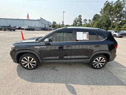 Used 2022 Volkswagen Taos SE FWD image 5