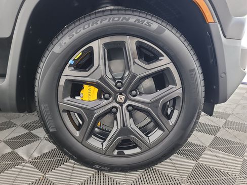 Used 2025 Rivian R1S Premium AWD/4WD image 11