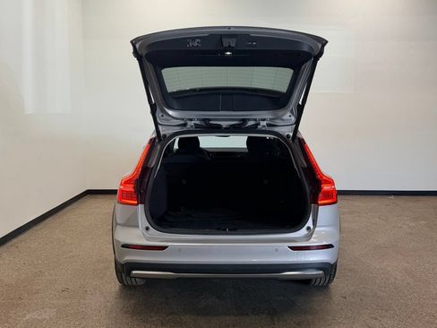 Used 2025 Volvo V60 B5 Cross Country Plus AWD/4WD image 6