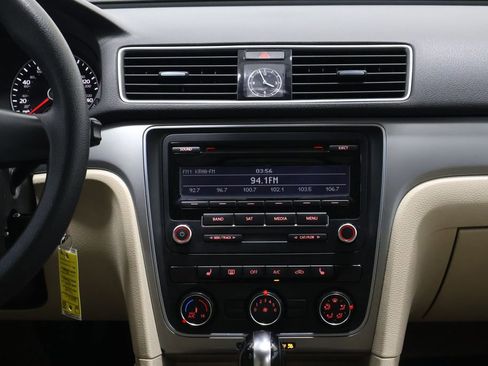 Used 2013 Volkswagen Passat Wolfsburg Edition image 19