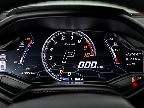 Used 2020 Lamborghini Huracan EVO RWD image 19