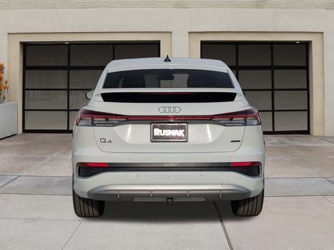 Used 2025 Audi Q4 e-tron Prestige image 5