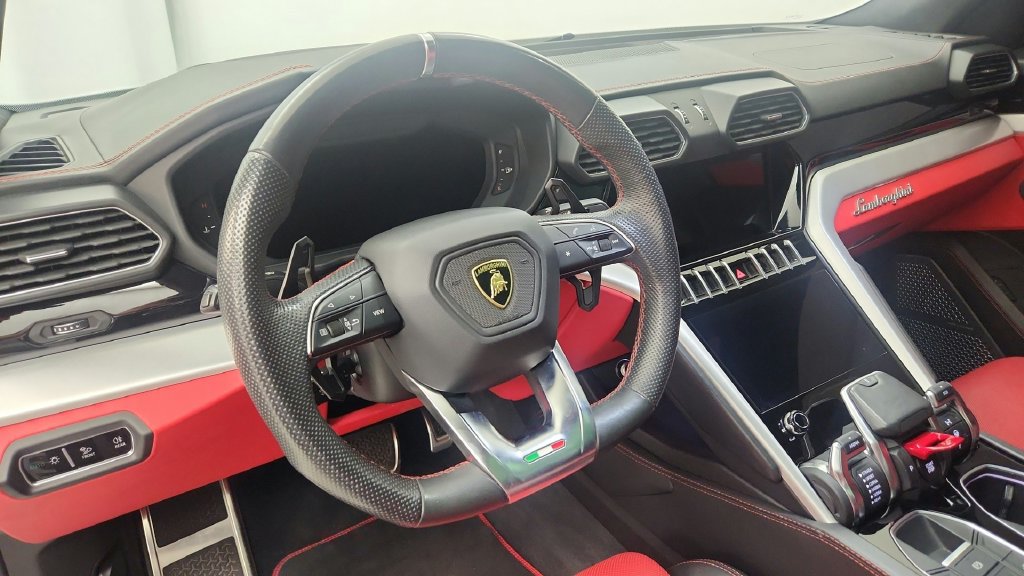 Used 2020 Lamborghini Urus AWD/4WD image 30