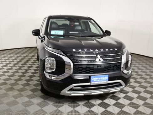 Used 2023 Mitsubishi Outlander SE AWD/4WD image 3
