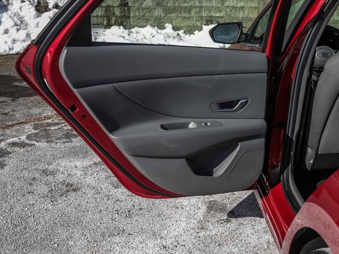 Used 2023 Hyundai Elantra SEL w/ Cargo Package image 19