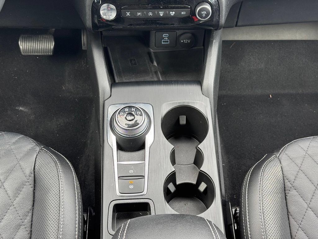 Used 2023 Ford Escape Platinum w/ Premium Technology Package AWD/4WD image 16