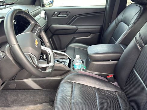 Used 2023 Chevrolet Colorado LT w/ LT Convenience Package II AWD/4WD image 2