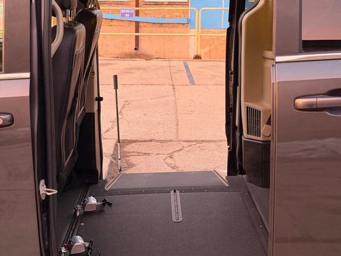 Used 2019 Dodge Grand Caravan SXT image 14