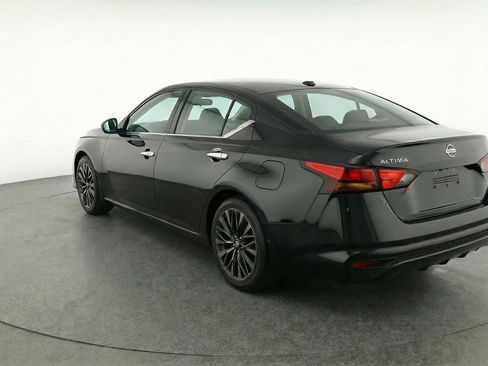 Used 2025 Nissan Altima 2.5 SV FWD image 6