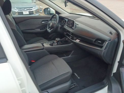 Used 2023 Nissan Rogue SV image 8