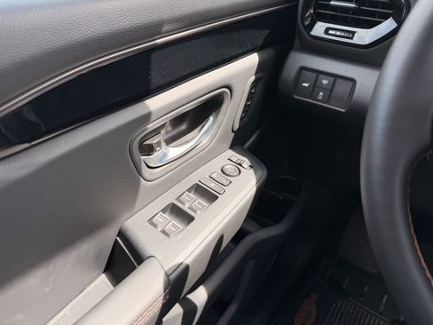 Used 2025 Honda Pilot TrailSport image 21