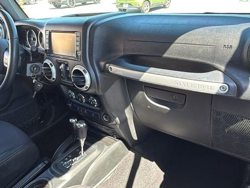 Used 2018 Jeep Wrangler Unlimited Sahara image 37