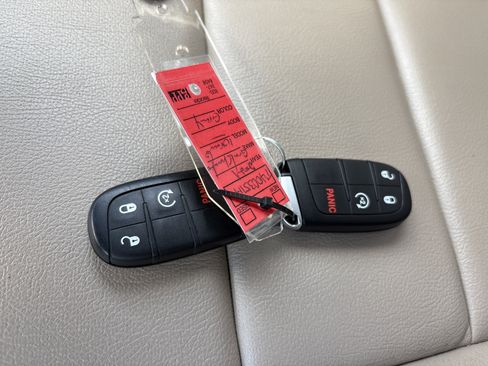 Certified 2021 Jeep Grand Cherokee Laredo AWD/4WD image 35