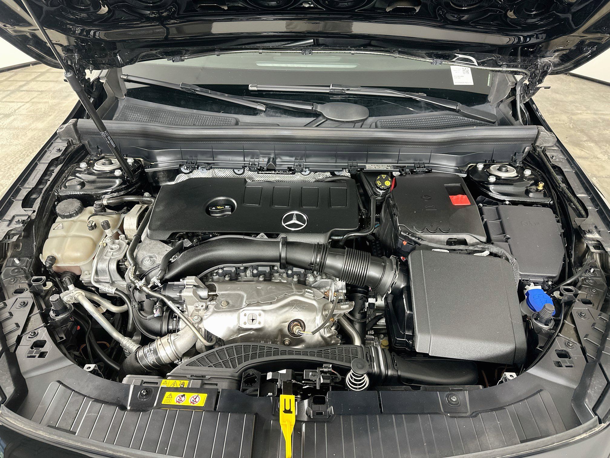 Used 2023 Mercedes-Benz GLB 250 w/ Premium Package image 33