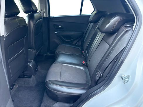 Used 2019 Chevrolet Trax LT w/ LT Convenience Package FWD image 10