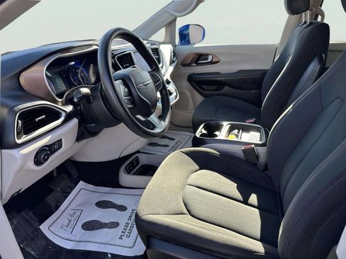 Used 2019 Chrysler Pacifica Touring Plus w/ Tire & Wheel Group image 9